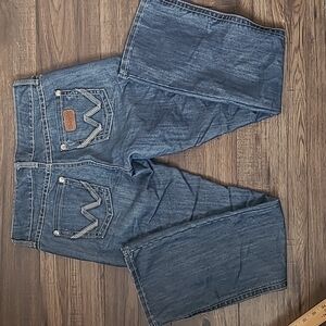 Womens wrangler jeans 5/6 32